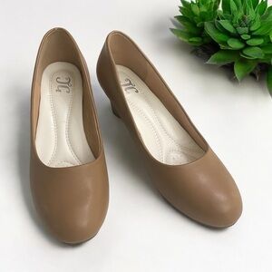 JC Tan Kitten Heels size 10. Office, Business Casual, Career.